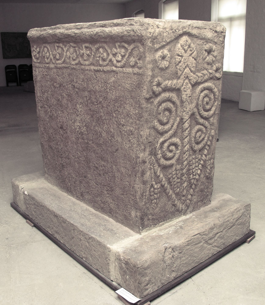 Stechak with motif of spiral, grapes and stylised cross, plaster cast, HZ-335